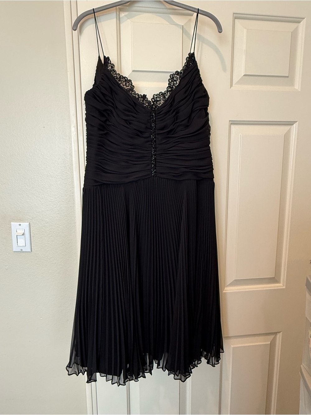 Carmen Marc Valvo Black Elegant Black Chiffon Pleated Midi Dress